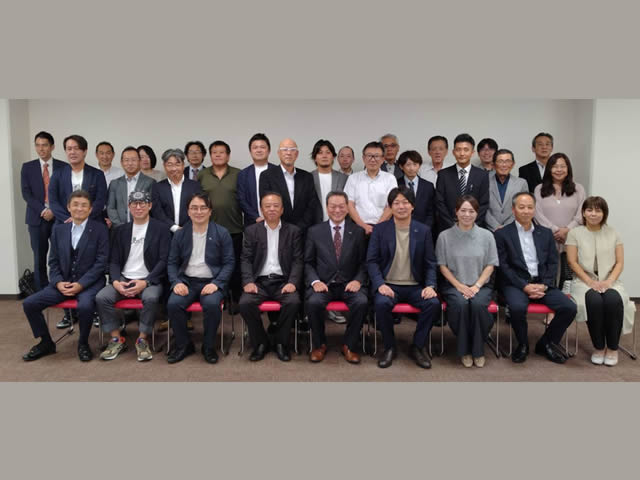 九州沖縄・中国四国合同ブロック会参加者の集合写真