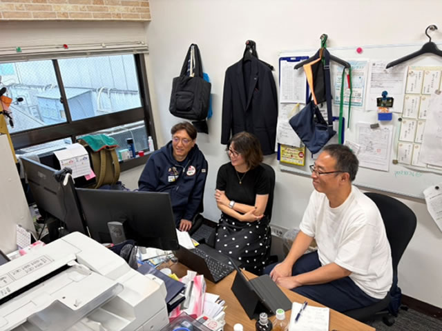 川柳運営チームの議論の様子
