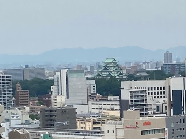 会議室から望む名古屋城